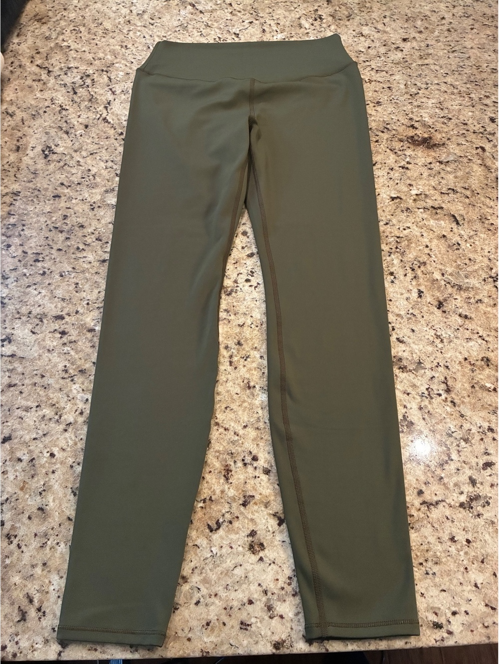 Vuori Olive green leggings with V logo
